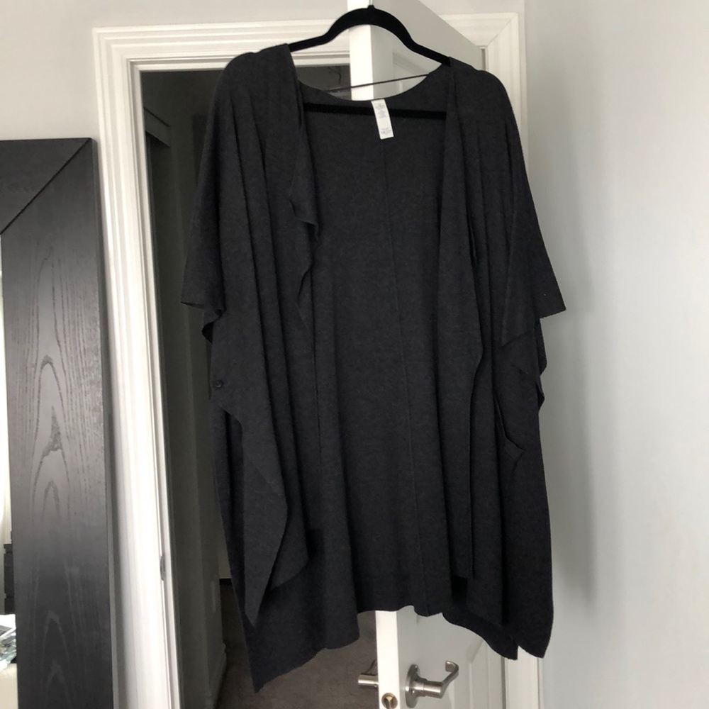Lululemon cape - new without tags